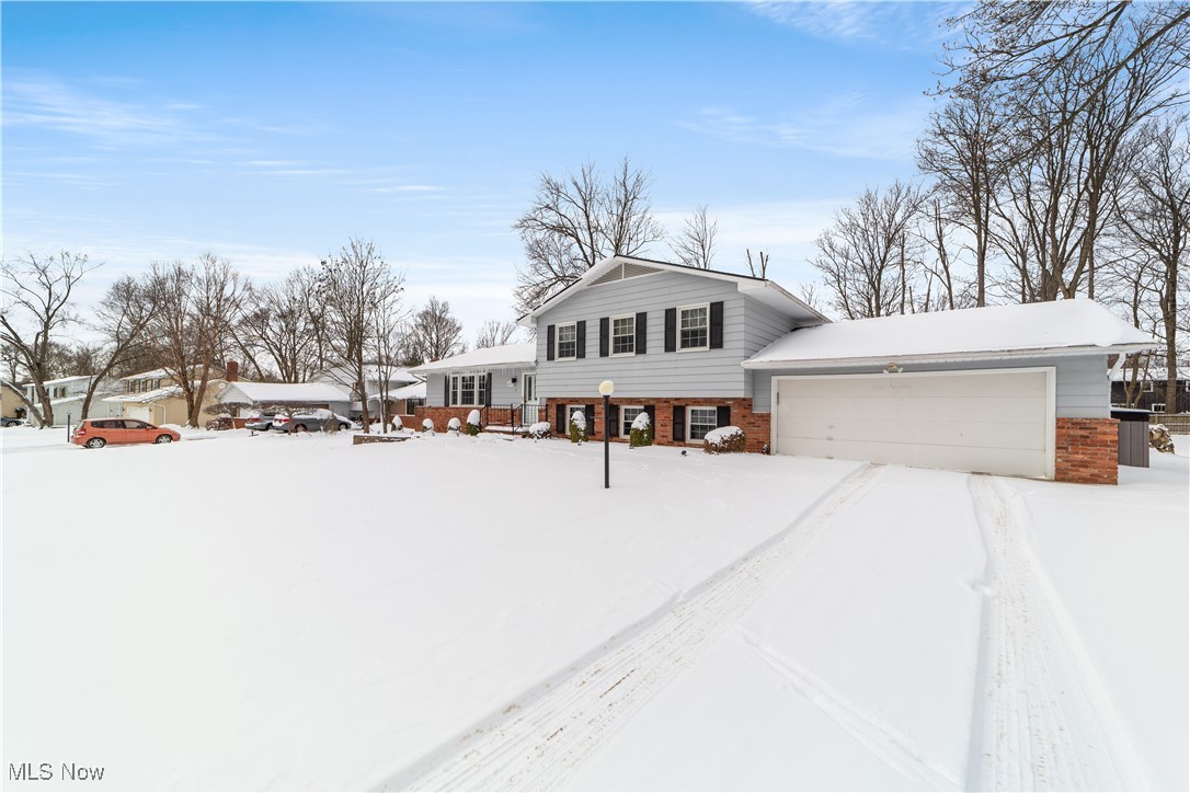 8096 Twin Oaks Drive, Broadview Heights, Ohio image 2