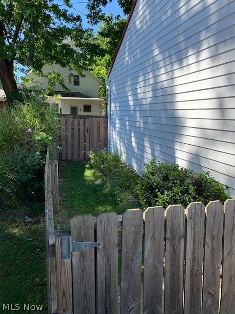 Willobee-On-The-Lake 01 - Residential