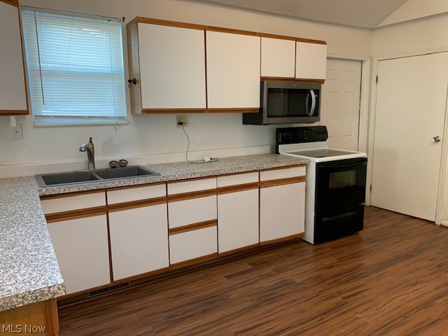 Willobee-On-The-Lake 01 - Residential