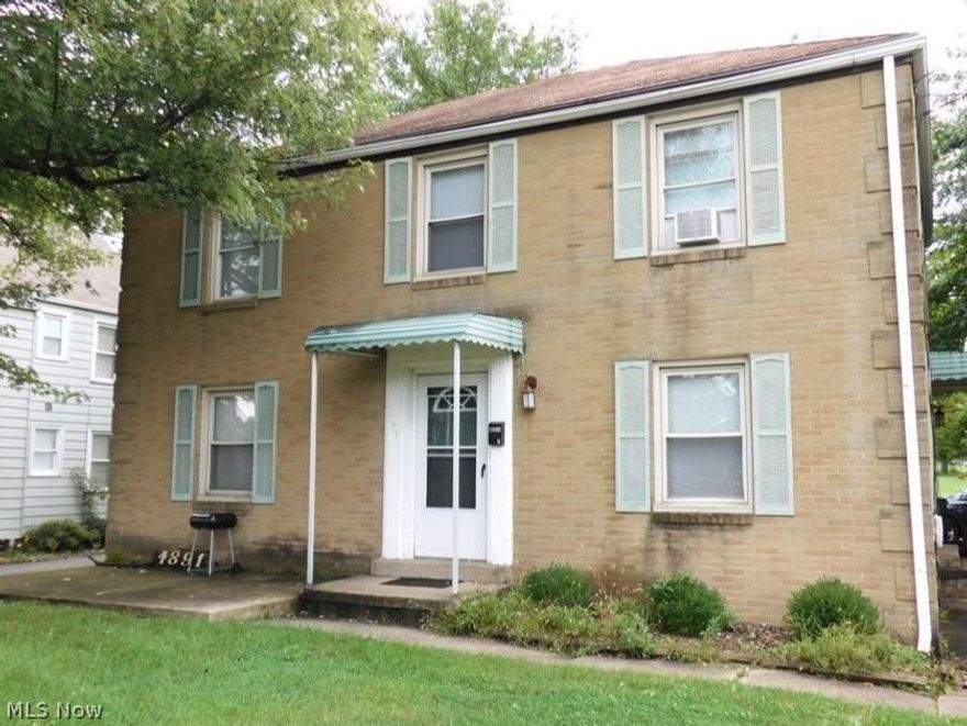 Boardman, up and down duplex with separate full basements! 2 car detached garage with additional parking space per unit. 100% Occupied!
Potential to raise rents to $550.-$600+. with further updating!
Proof of funds or Pre-Approval required for all showings. 48Hr+ Notice Required. Contact agent for showings!