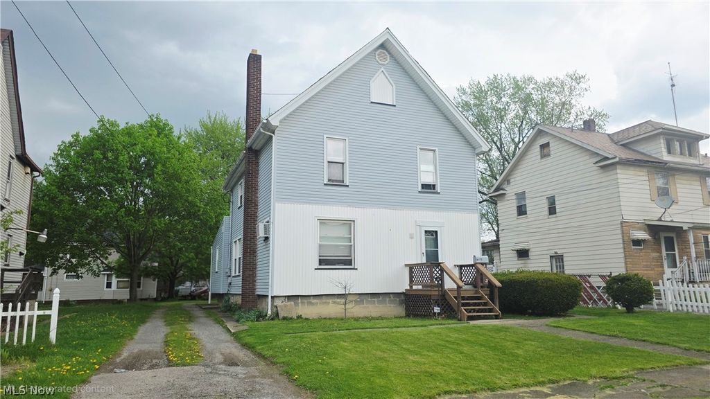 Photo of 1113 High Street NE, Warren, OH 44483 (MLS # 5202587)