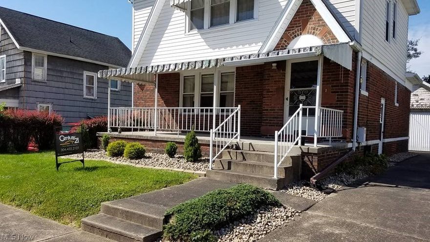 This cute home, which was built in 1930, is located in a nice neighborhood just a block off 7th Street in the heart of Parkersburg. All furniture stays with the home which makes it great for first time home buyers or someone starting over!

Home is being sold AS - IS