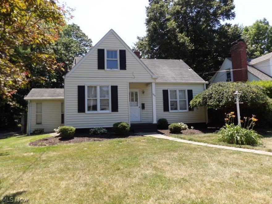 This beautiful 4 Bedroom/1 Bath home is located in Boardman.   Spacious living room,  the kitchen has stove which the tenant maintains and there is a dine-in kitchen area.  Hardwood floors throughout, partially finished basement with bar area, fenced in backyard and a 1 car detached garage. Monthly rent is $775.00 plus all utilities.  Full deposit and first months rent required. No smoking.