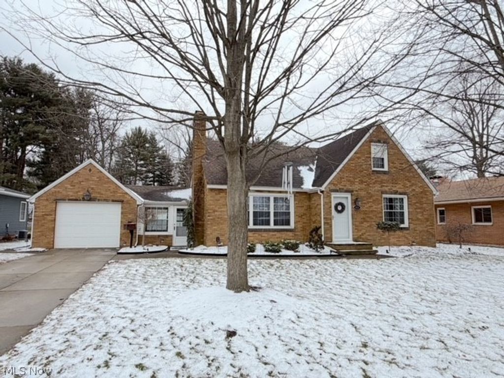 Photo of 913 Oak Street NW, New Philadelphia, OH 44663 (MLS # 5186813)