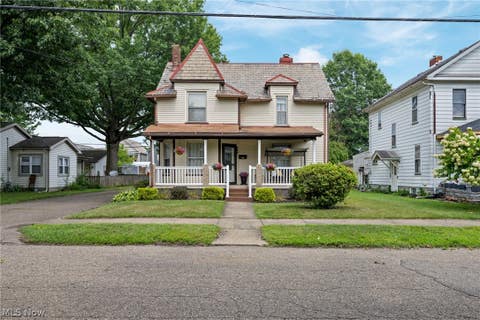 Homes For Sale - 907 11th Street<br/> New Philadelphia, OH 44663