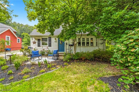 Homes For Sale - 7150 Burridge Avenue<br/> Mentor, OH 44060