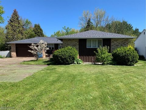Homes For Sale - 2520 W Skyline Drive<br/> Lorain, OH 44053
