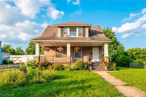 Photo of 15264 Broadway Avenue, Maple Heights, OH 44137 (MLS # 5190431)