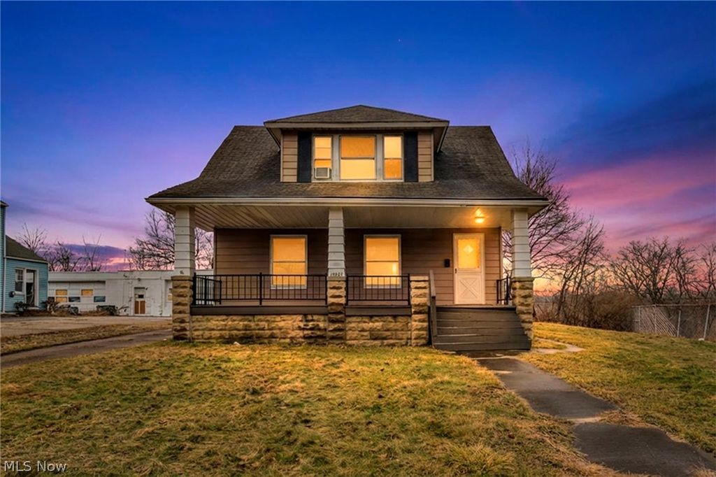 Photo of 15264 Broadway Avenue, Maple Heights, OH 44137 (MLS # 5190431)