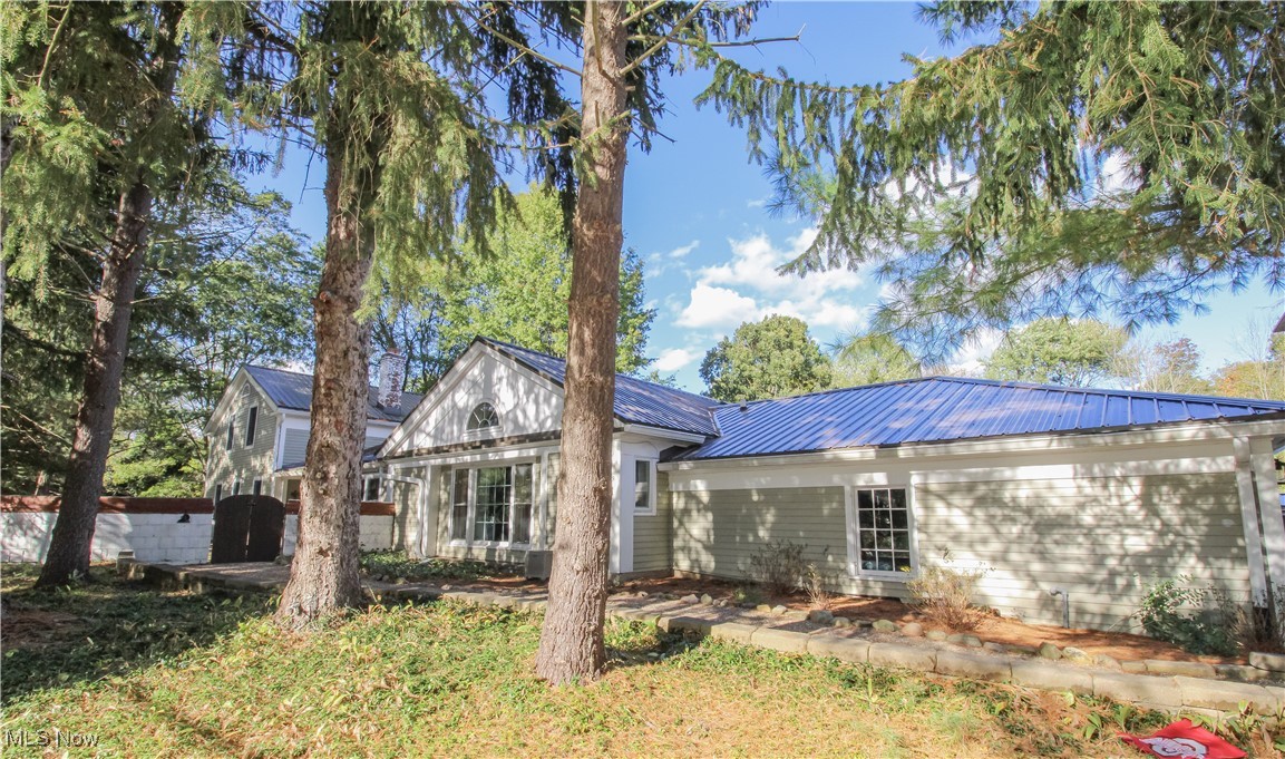 8021 Valley View Road