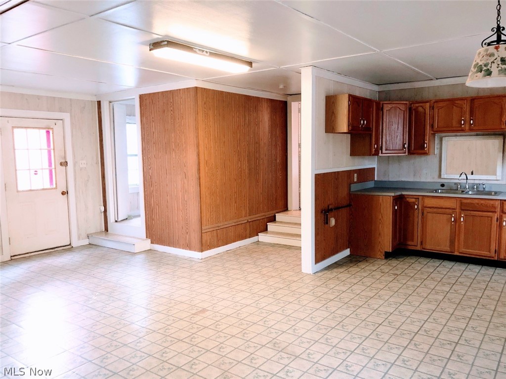 #4 Wood/ Road - Residential