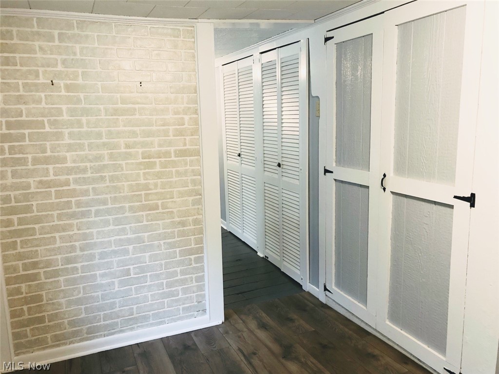 #4 Wood/ Road - Residential