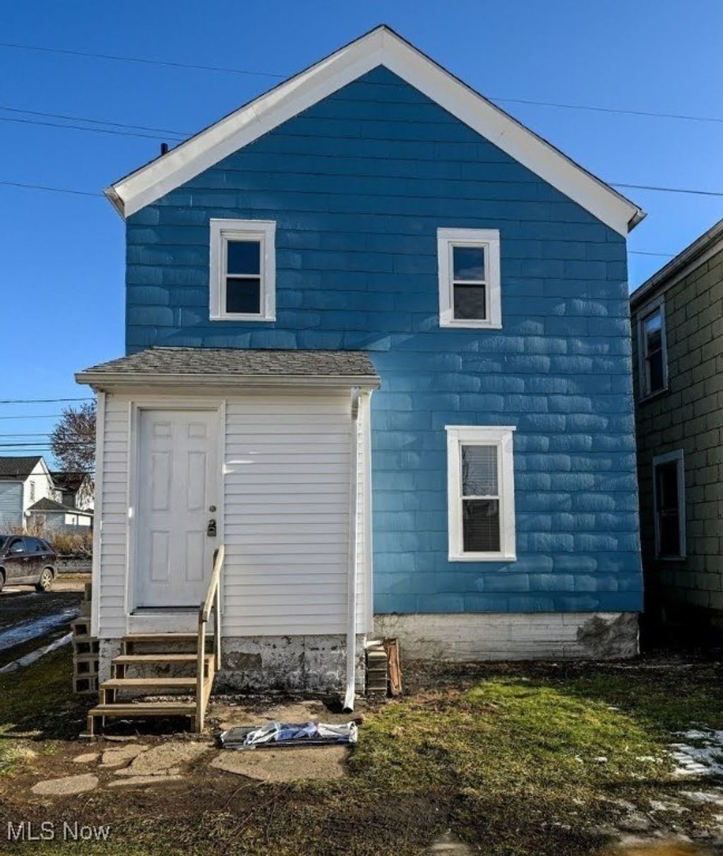 Photo of 200 8th Street NW, Barberton, OH 44203 (MLS # 5177965)