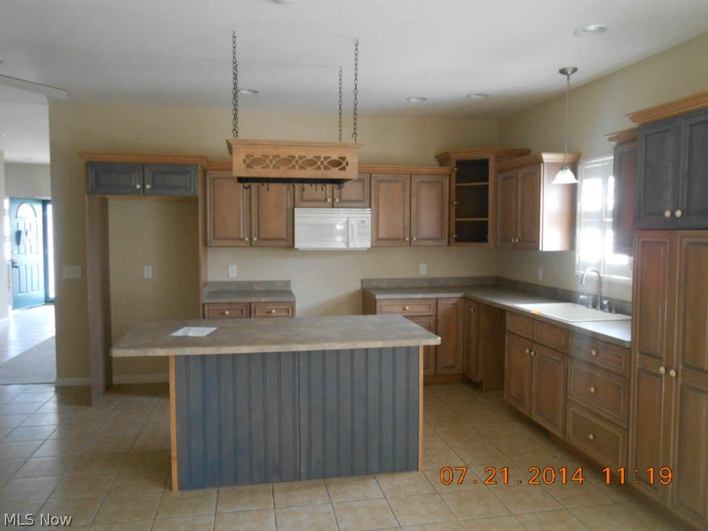 Lakes/Sharrott Hill Condo - Residential