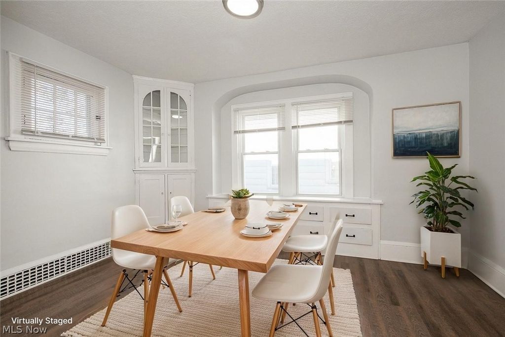 Photo of 826 Dover Avenue, Akron, OH 44320 (MLS # 5192271)