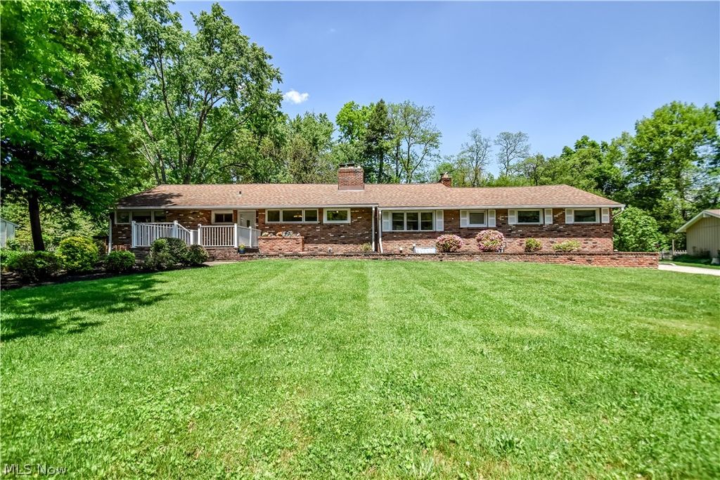 Photo of 8905 Spring Valley Drive, Mentor, OH 44060 (MLS # 5211090)