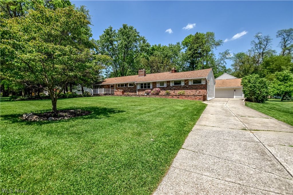 Photo of 8905 Spring Valley Drive, Mentor, OH 44060 (MLS # 5211090)