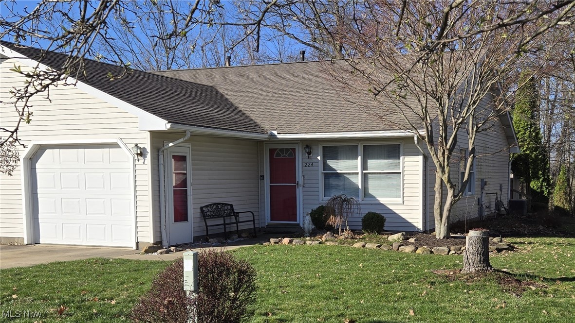 224 W Heatherwood Drive, Barberton, Ohio image 1
