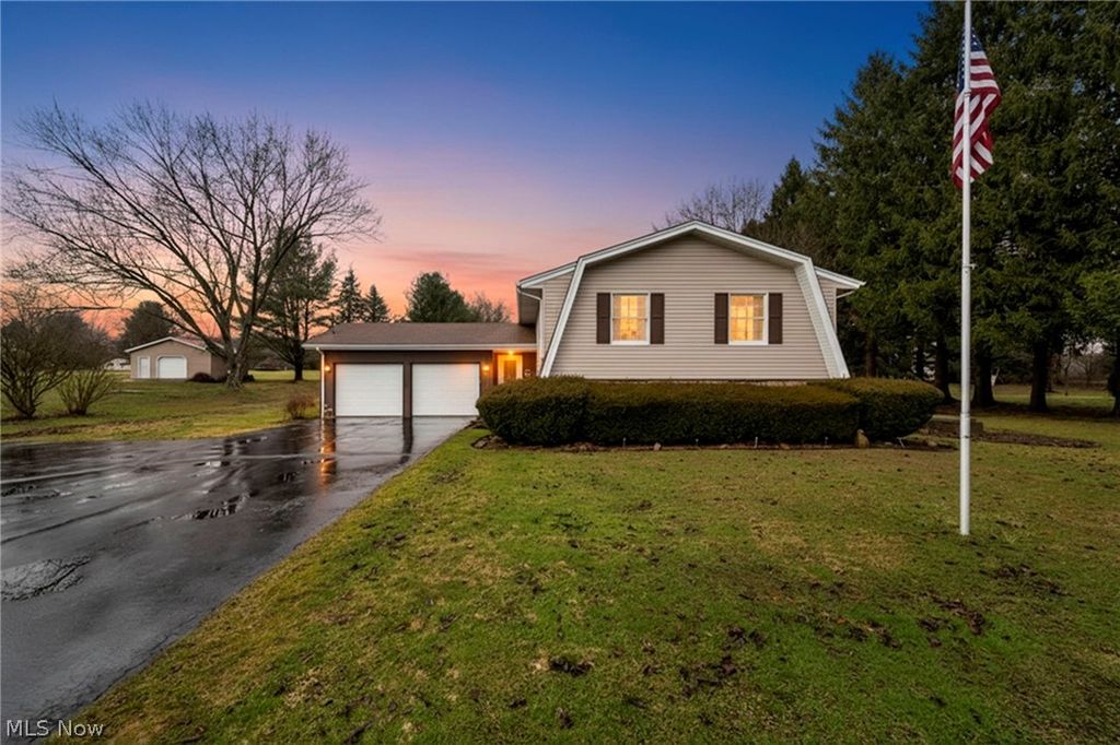 Photo of 5044 Bright Baldwin Road, Newton Falls, OH 44444 (MLS # 5190388)