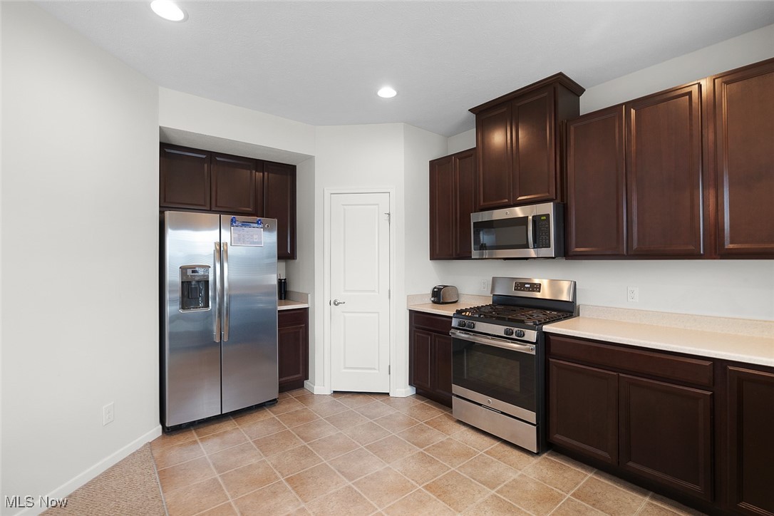 3490 Shadow Ledge Drive, Twinsburg, Ohio image 3