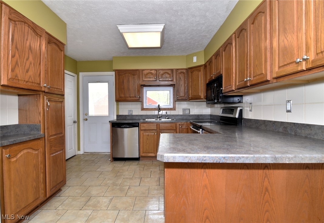 1333 Caryl Drive, Bedford, Ohio image 11
