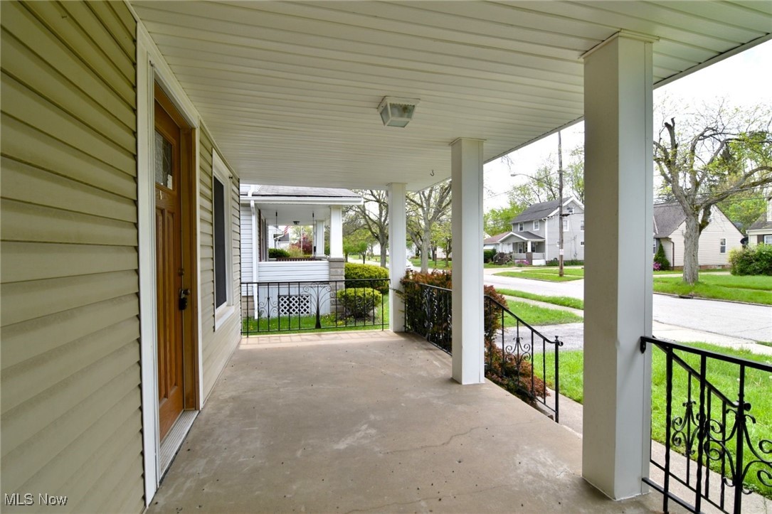 1333 Caryl Drive, Bedford, Ohio image 3