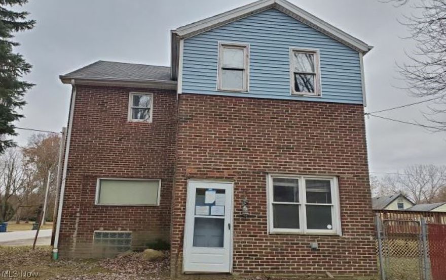 Great opportunity to own this 3 bedroom 1 bathroom single family home with detached 2 car garage. This property built in 1947 has approximately 1,760 square feet of living space. Close to restaurants and shopping. Bring your ideas and design and see how you can transform this place into just what you have been looking for.