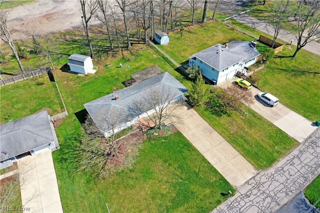 Photo of 834 Pleasant Street, Warren, OH 44483 (MLS # 5200126)