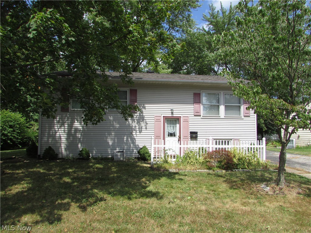 A 3 bed, 1.5 bath bi level just awaiting your finishing touches. Finish the lower level for much more living space. The kitchen was previously renovated. The roof and furnace are newer. Nice back yard.