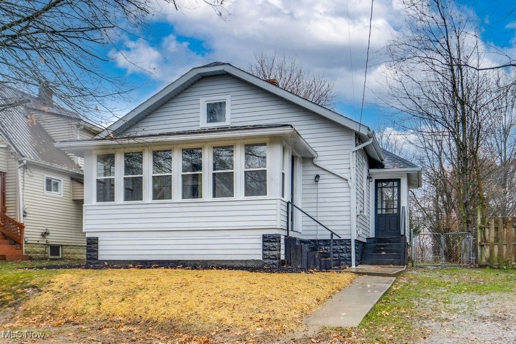 Photo of 1817 12th Street SE, Massillon, OH 44646 (MLS # 5174390)