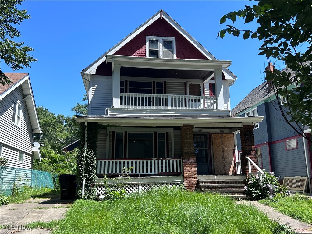 Discover this recently updated duplex in Cleveland, perfect for savvy investors! Each unit features 2 bedrooms and 1 bathroom, offering comfortable living spaces that attract tenants easily.
Located directly across the street from a school, this property is ideal for families seeking convenience. With modern updates throughout, this duplex is move-in ready and requires minimal additional investment. Don’t miss the chance to add this well-positioned, income-generating property to your portfolio!