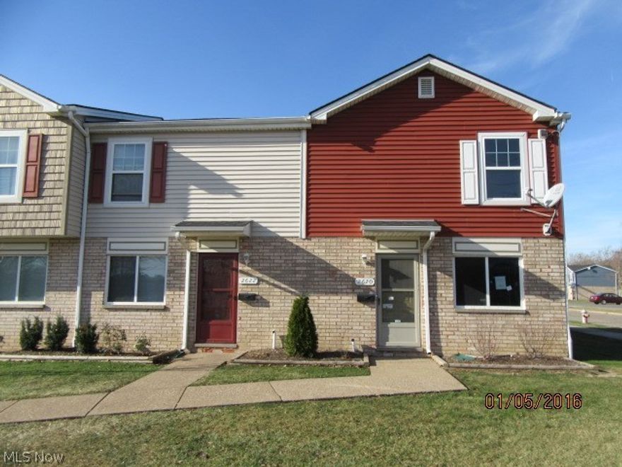 Sharp stone and frame sided town-home priced to sell!  End unit with private entrance.  Spacious floor-plan offers modern feel.  Large eat-in kitchen with oak cabinets and stylish back-splash.  Raised panel doors thru-out interior offer new construction feel.  Modern bathroom.  Full basement.  Minutes from downtown and Cleveland Clinic.