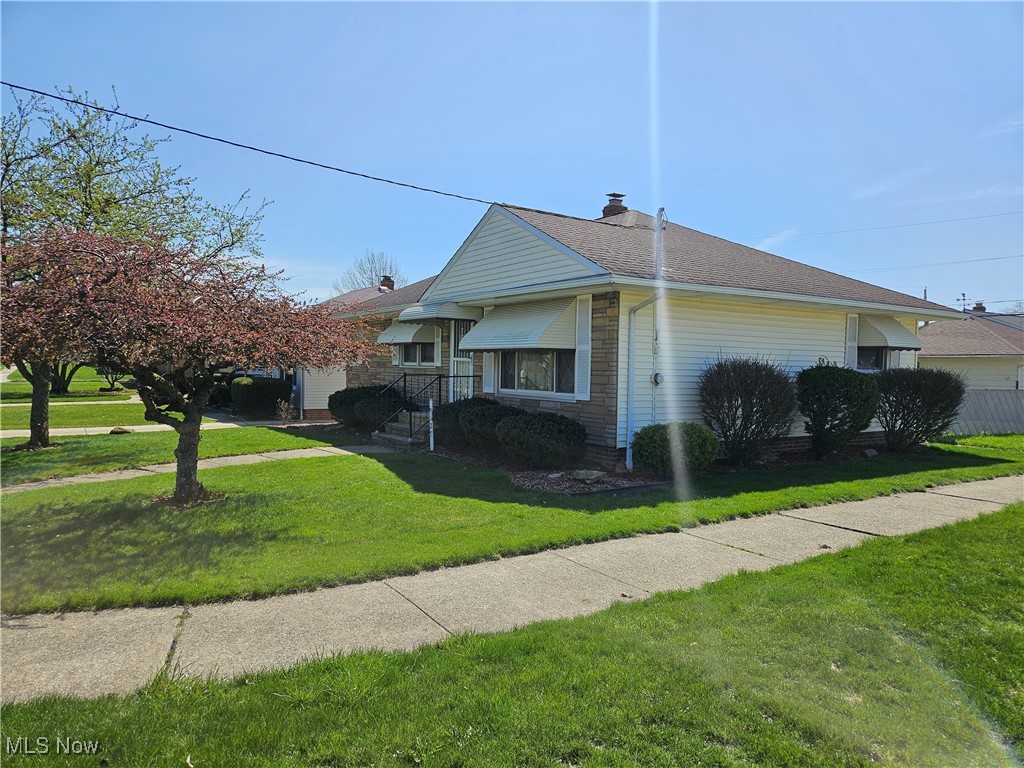 9127 Biddulph Road, Brooklyn, Ohio image 2