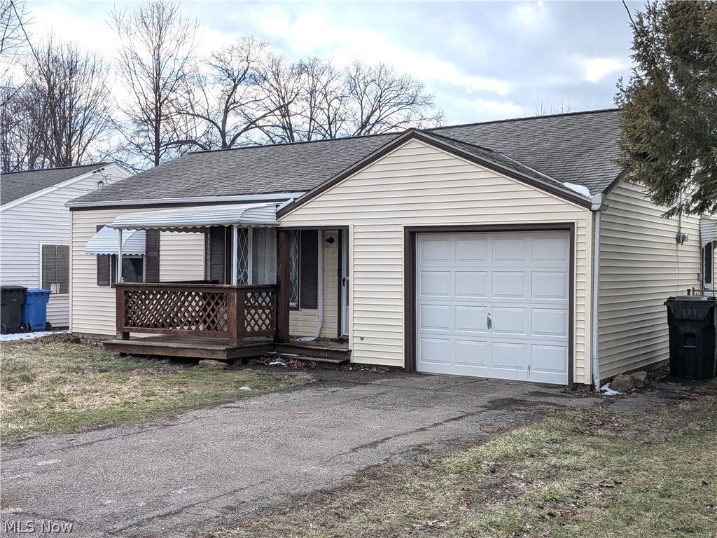 Photo of 3846 W 143rd Street, Cleveland, OH 44111 (MLS # 5187645)