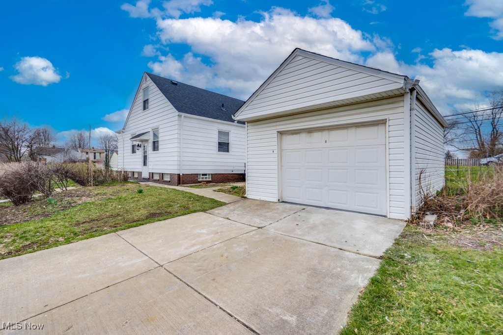 15705 Benhoff Drive, Maple Heights, Ohio image 23