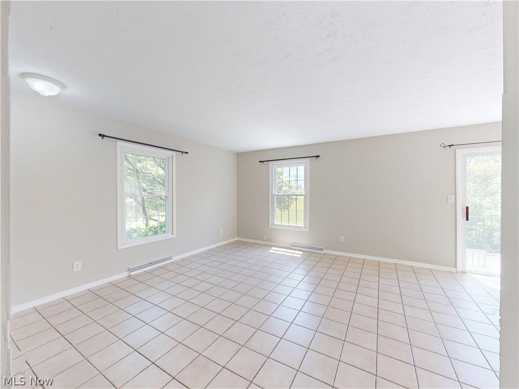 Photo of 824 S Chillicothe Road #14, Aurora, OH 44202 (MLS # 5217291)