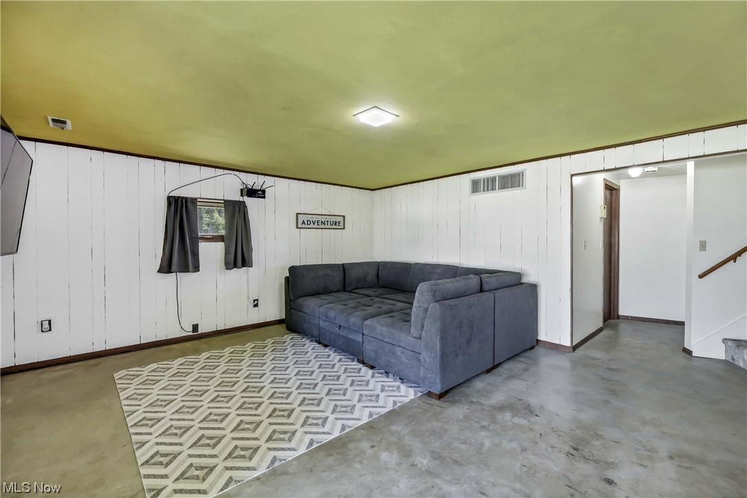 Lake Harbor Villa - Residential