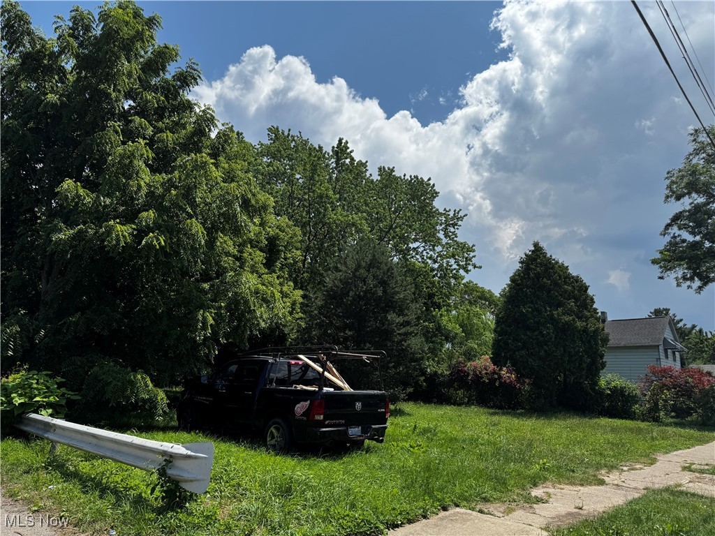 Hoyt - Commercial Sale