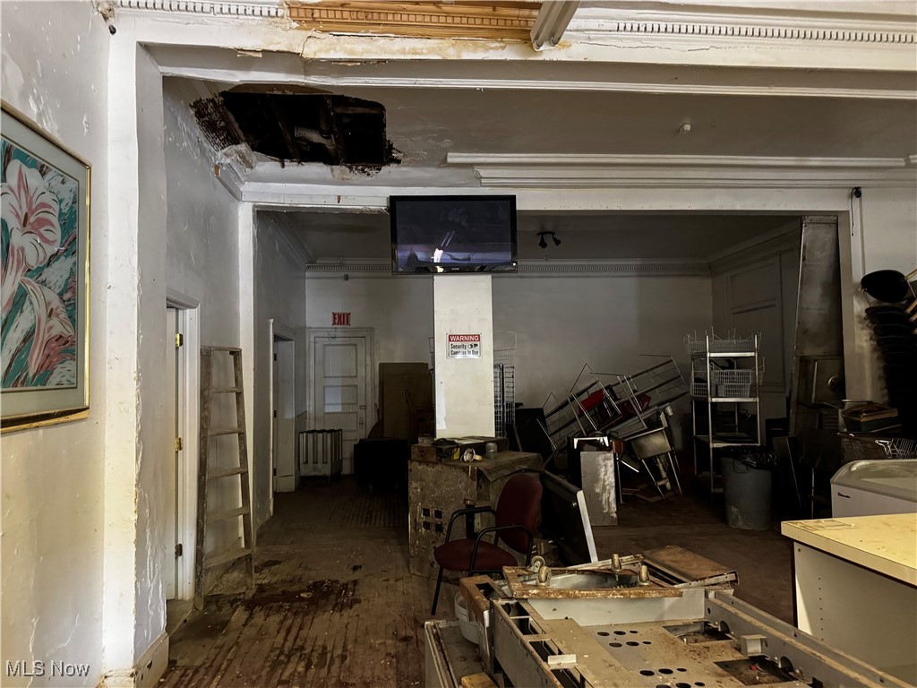 Hoyt - Commercial Sale