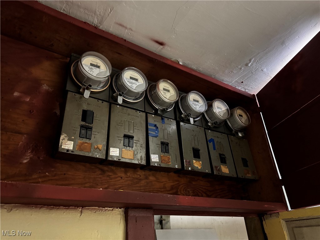 Hoyt - Commercial Sale