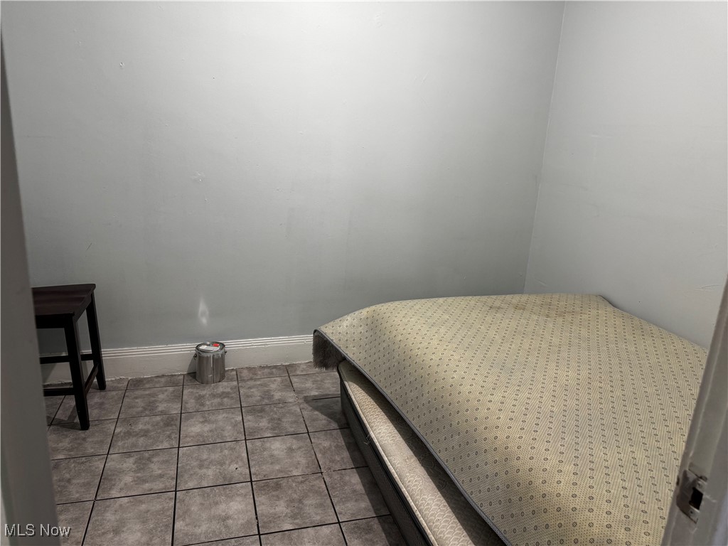 Hoyt - Commercial Sale