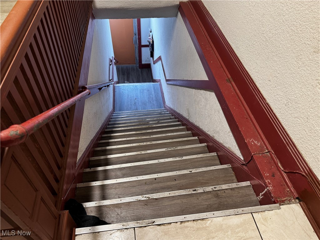 Hoyt - Commercial Sale