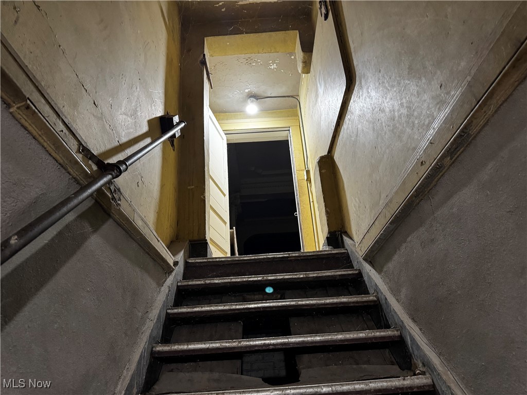 Hoyt - Commercial Sale