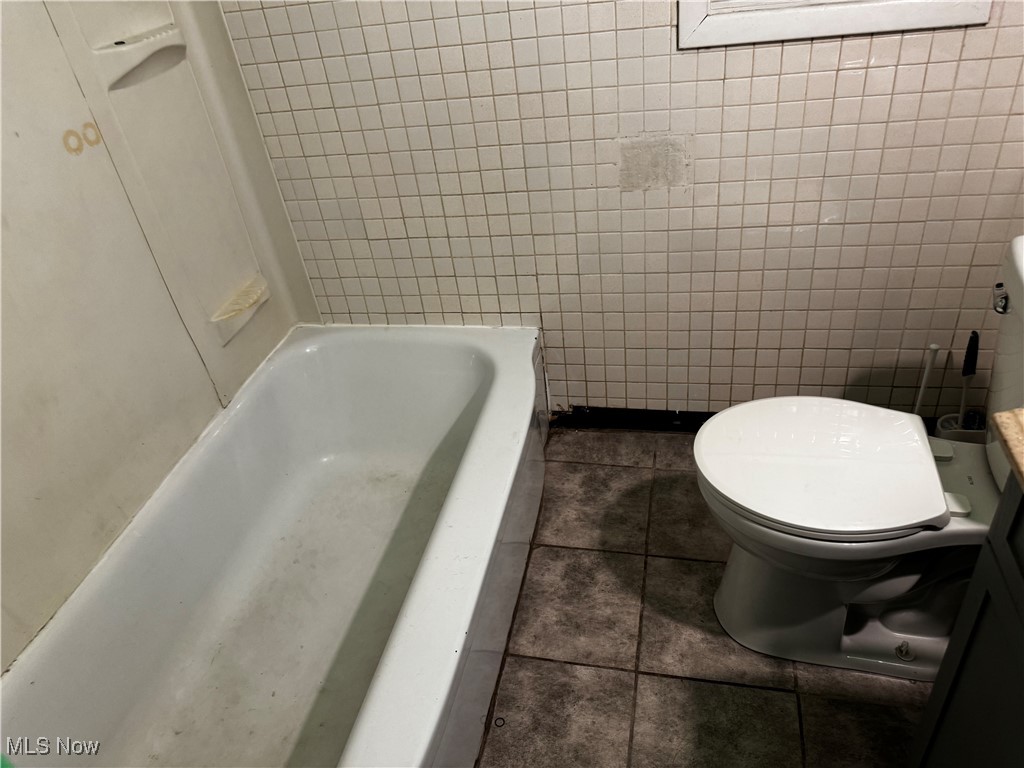 Hoyt - Commercial Sale