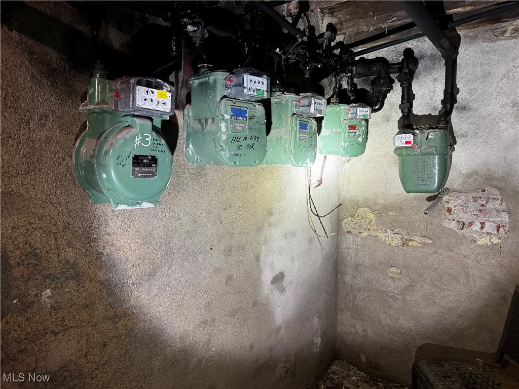 Hoyt - Commercial Sale