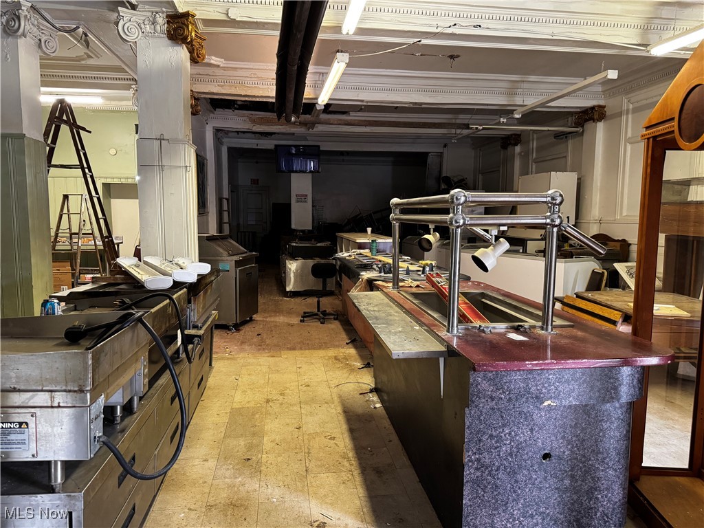 Hoyt - Commercial Sale