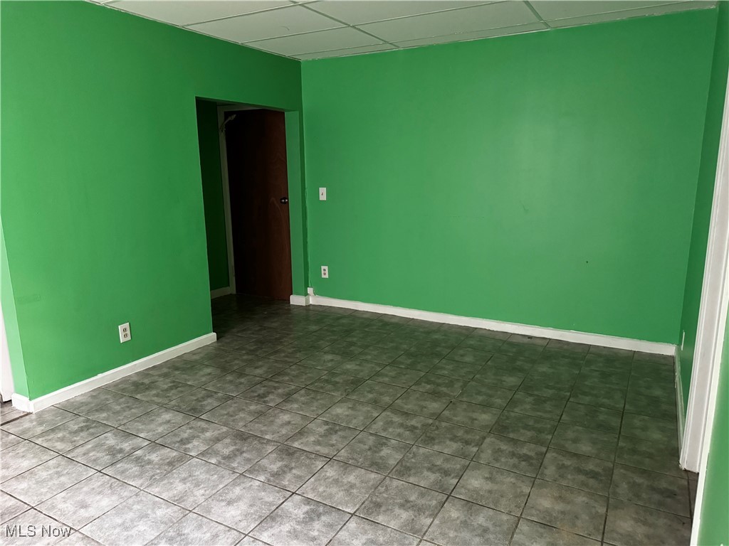 Hoyt - Commercial Sale