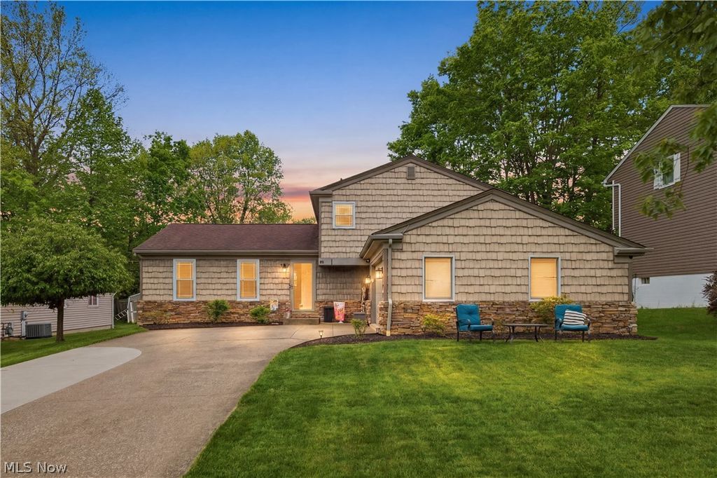 Photo of 488 Woodlake Drive, Medina, OH 44256 (MLS # 5209941)