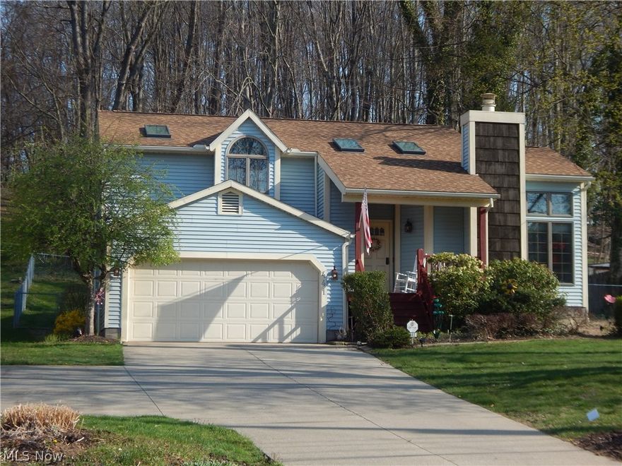 Welcome to Sackett Ave. Near the park(s). 3 Bedroom 2 Bath, multi level featuring vaulted ceiling, open floor plan, plus a Sun room. 
Enter the two story living area, up to the open kitchen looking over entry level. Family room, first floor bedroom and full bath. 
Wood rear yard. Two car attached garage. Great Location going East or West.
