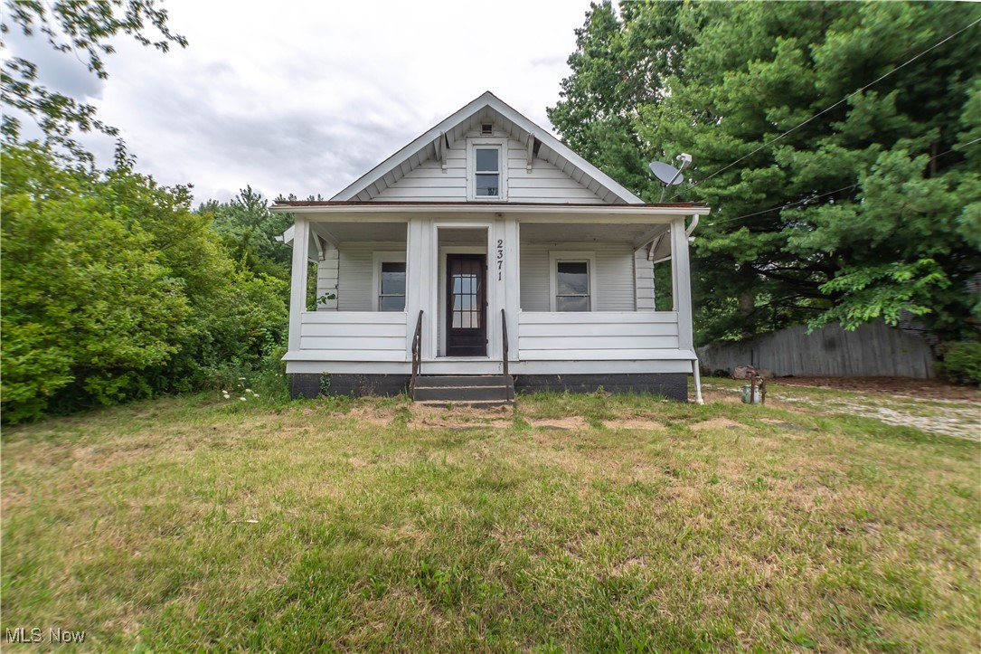 Looking for an investment property in Green Local Schools? Look no further this property has had the renovation process started, now all it needs is a new owner to finish up with their finishing touches. 1 bedroom on the first floor with the option of a second bedroom upstairs. If you're thinking of expanding your portfolio this house could be the one for you. Don't hesitate, schedule your own private showing today.